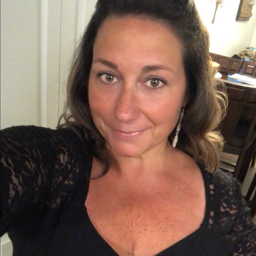 Meet your Posher, Elizabeth